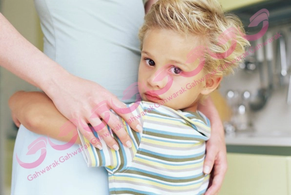 چسبیدن و وابستگی کودک به والدین نشانه اعتماد او به شماست