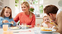 غذا دادن به کودکان نوپا | گهوارک