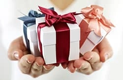 هدیه دادن نامناسب به کودک | گهوارک