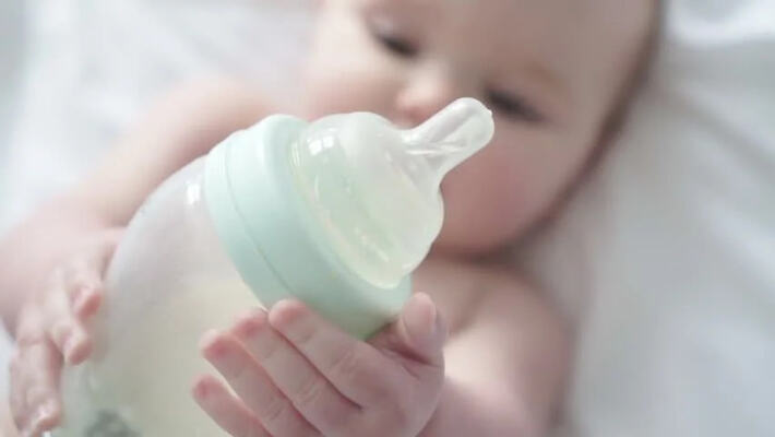 چه نوع شیشه شیری برای کودک مناسب است؟