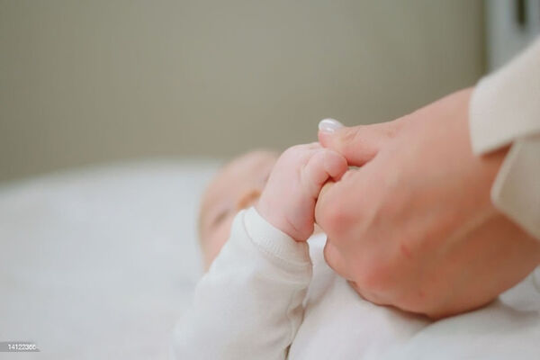 علت سردی دست و پا نوزاد چیست؟(درمان)