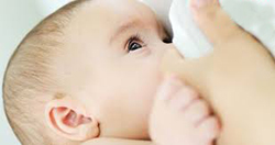 اولین تغذیه نوزاد با شیر مادر