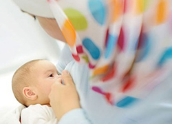 مراقبت از نوزاد در منزل ، تغذیه با شیر مادر