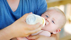 تغذیۀ نوزاد و شیرخوار با شیرخشک بخش دوم | گهوارک
