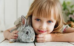 مضرات تماس کودکان با حیوانات خانگی | گهوارک