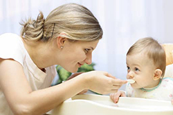تغذیه کودک شیرخوار از 7 تا 12 ماهگی | گهوارک