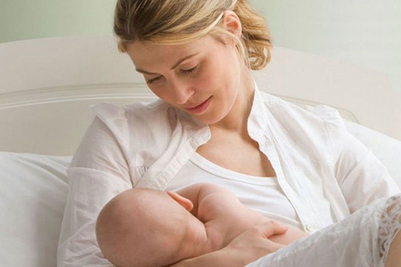 مراقبت از نوزاد در منزل تغذیه با شیر مادر