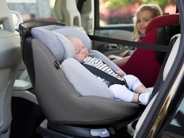 صندلی نوزاد در اتومبیل