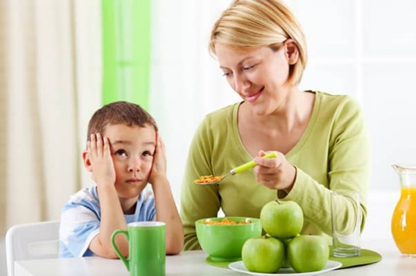 2 - کودکانی که نسبت به غذا ایراد می گیرند و غذا کم می خورند