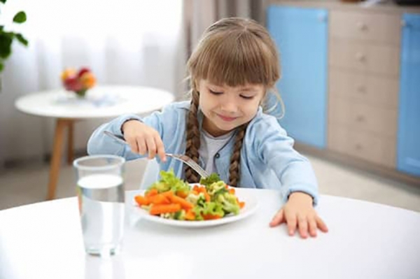 اهمیت خوردن صبحانه و ارتباط آن با یادگیری کودک در مدرسه
